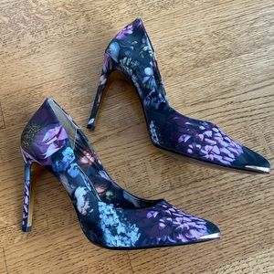 Gorgeous floral pattern pointy toe Ted Baker London heels.